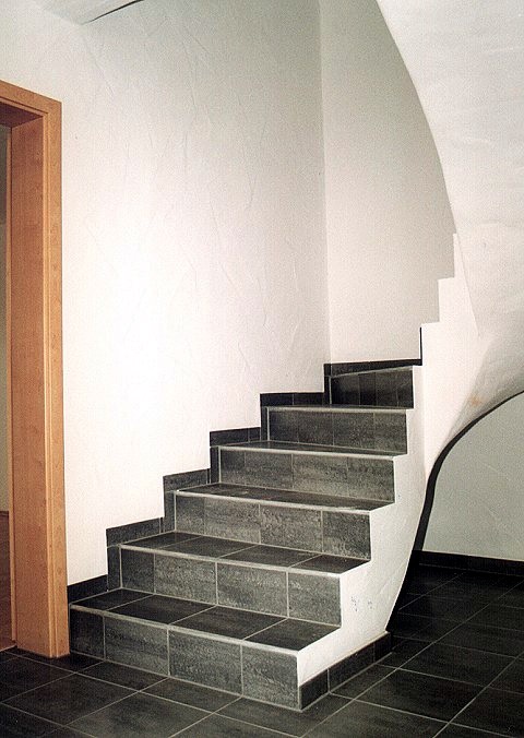 Mein Leistungsspektrum umfasst klassische Verlegearbeiten von Fliesen, Platten, Mosaik und Natursteinen in allen Bereichen.